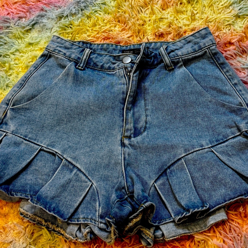 Shorts women